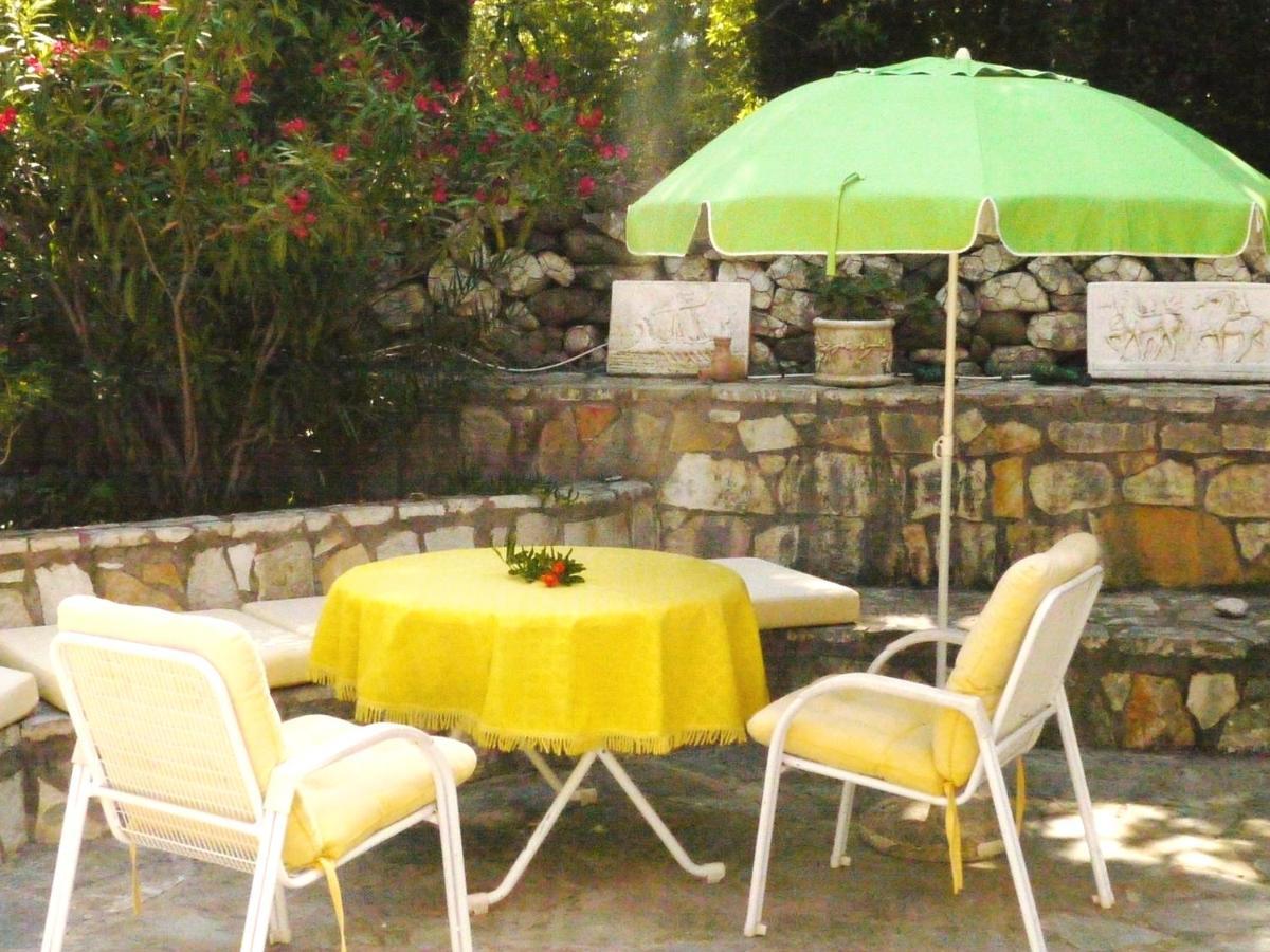 Steinturm Mit Dach-Terrasse Zwischen Fluss, Meer Und Gebirge- Spiti Pirgos Paralia Sergoulas Bagian luar foto