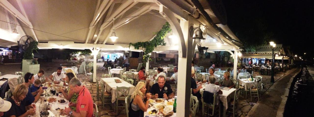 Steinturm Mit Dach-Terrasse Zwischen Fluss, Meer Und Gebirge- Spiti Pirgos Paralia Sergoulas Bagian luar foto